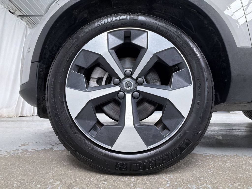 Used 2025 Volvo XC40 B5 Plus AWD/4WD image 14