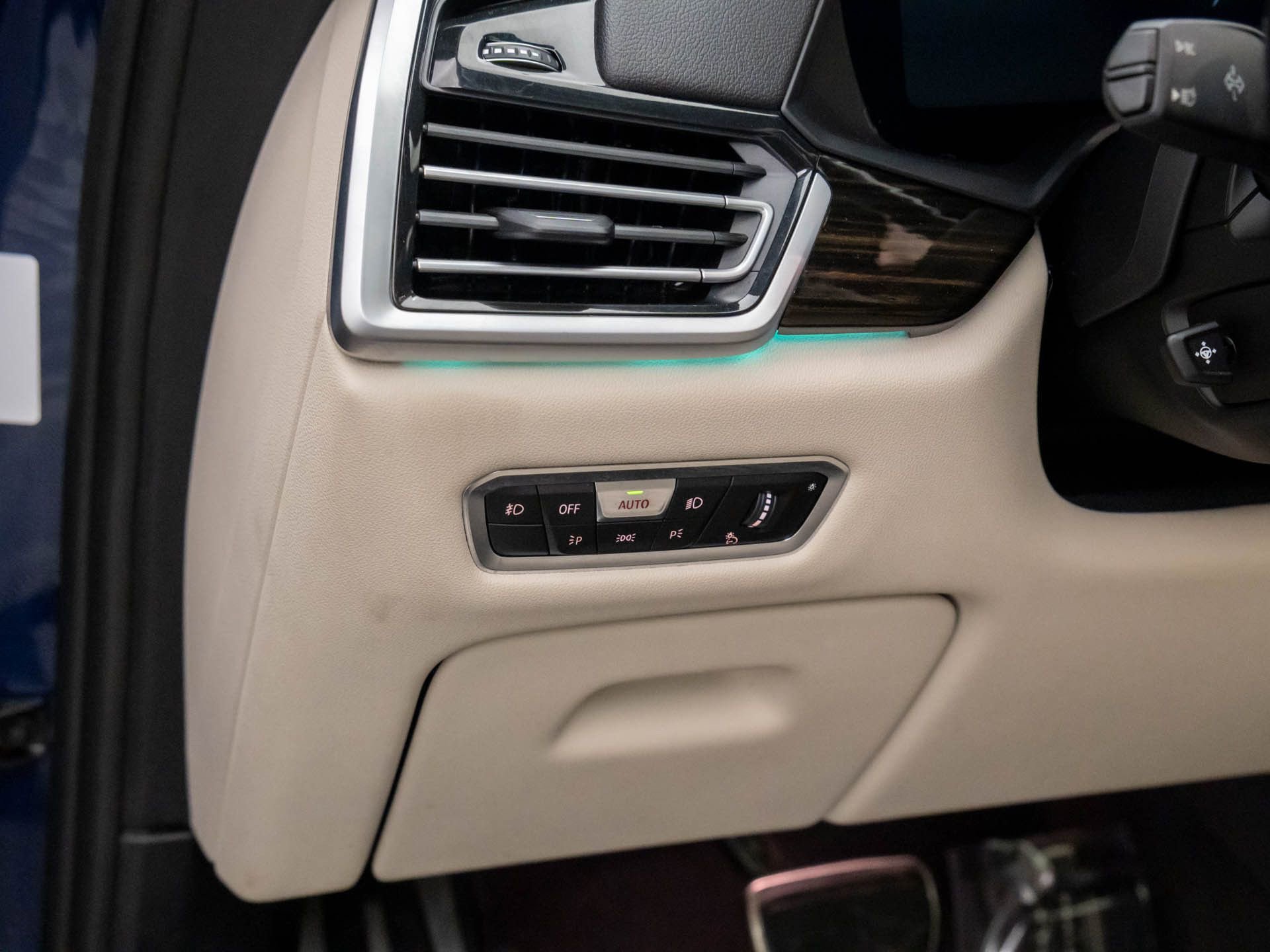 Used 2021 BMW X5 M50i image 21