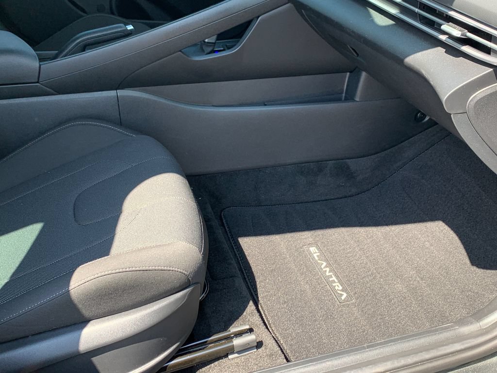 Certified 2026 Hyundai Elantra SE FWD image 35