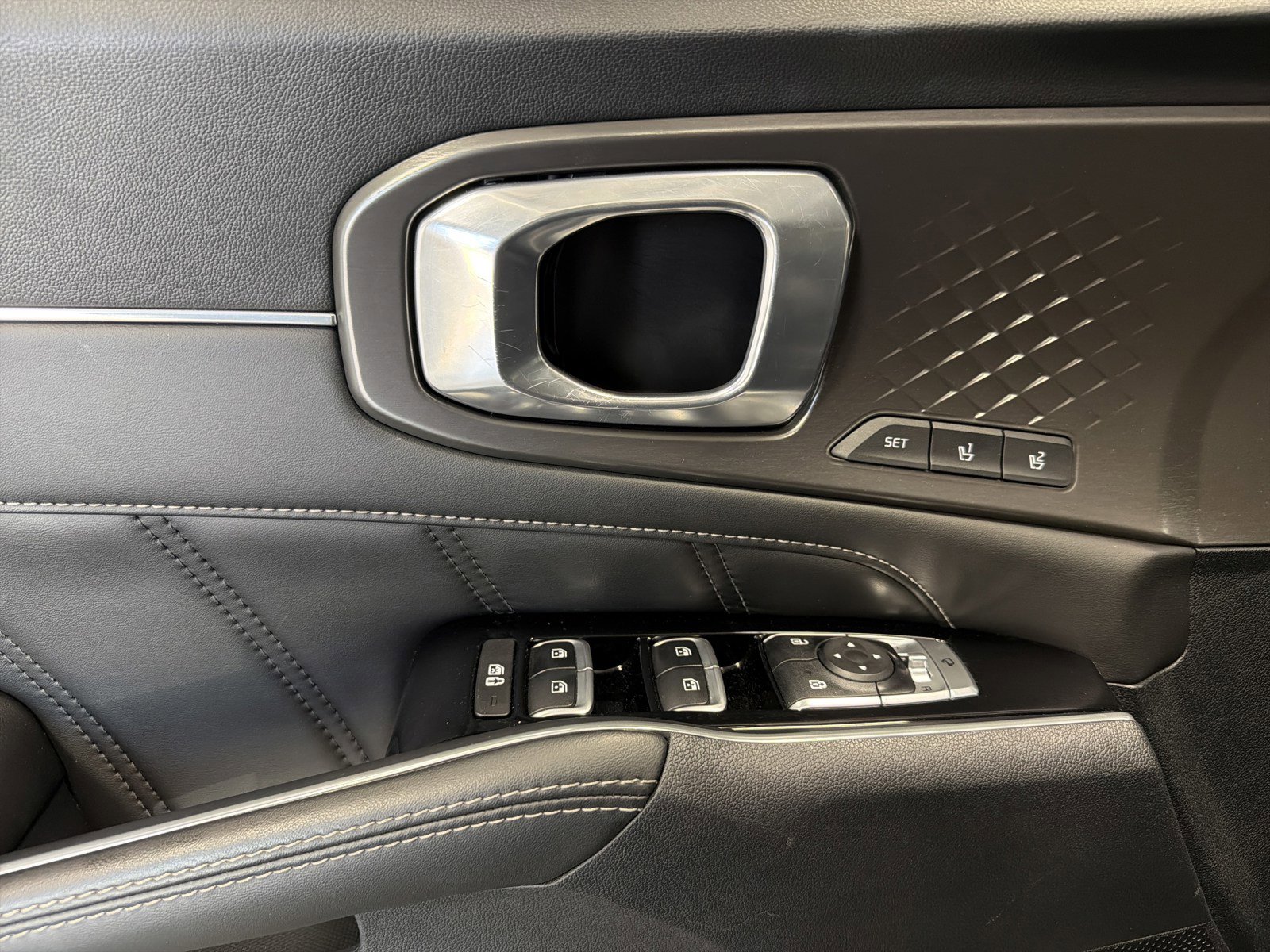 Used 2023 Kia Sorento SX AWD/4WD image 19