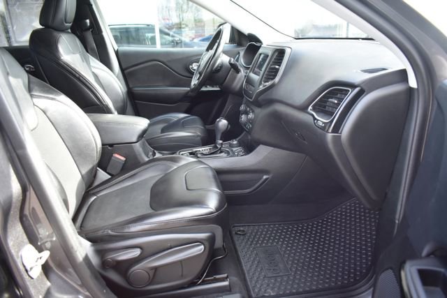 Used 2019 Jeep Cherokee Latitude Plus AWD/4WD image 41