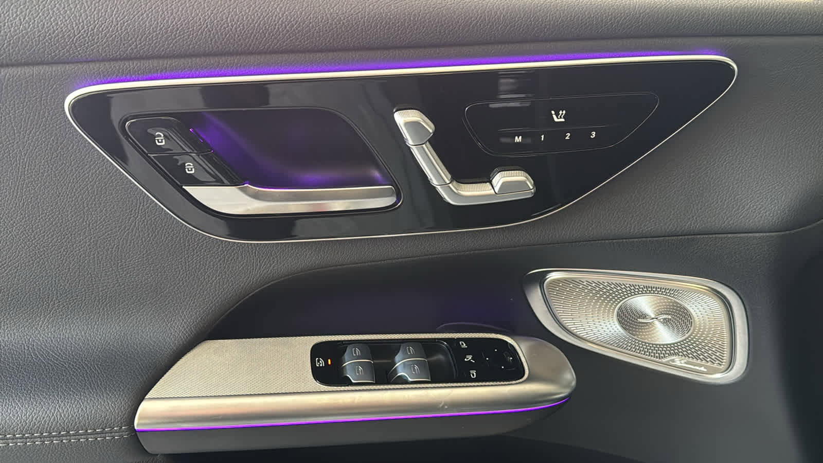 Used 2025 Mercedes-Benz GLC 300 4MATIC image 16