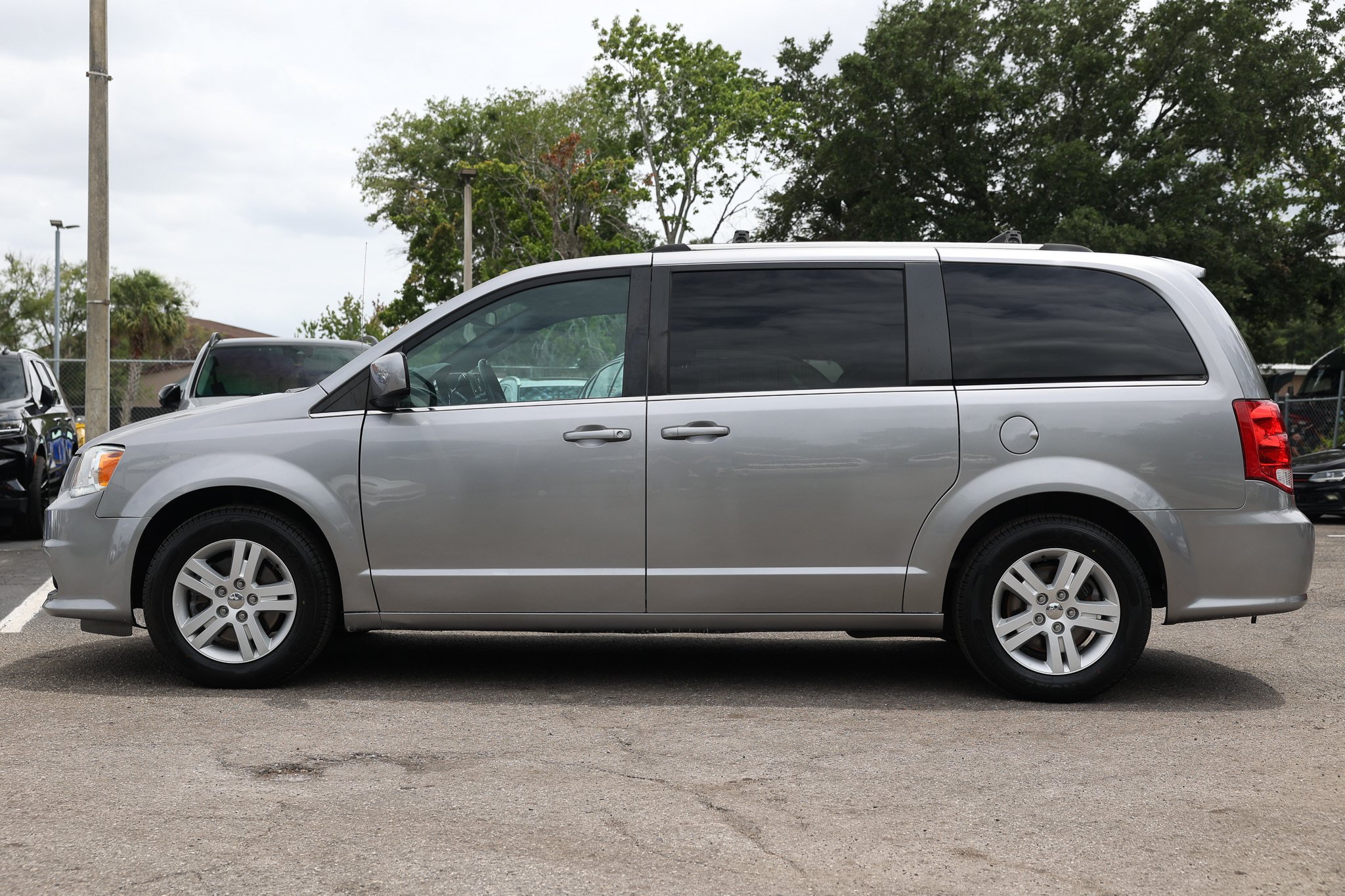 Used 2018 Dodge Grand Caravan SXT FWD image 4