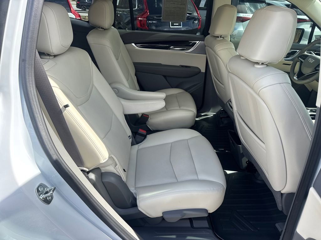 Used 2025 Cadillac XT6 Premium Luxury w/ Technology Package image 15