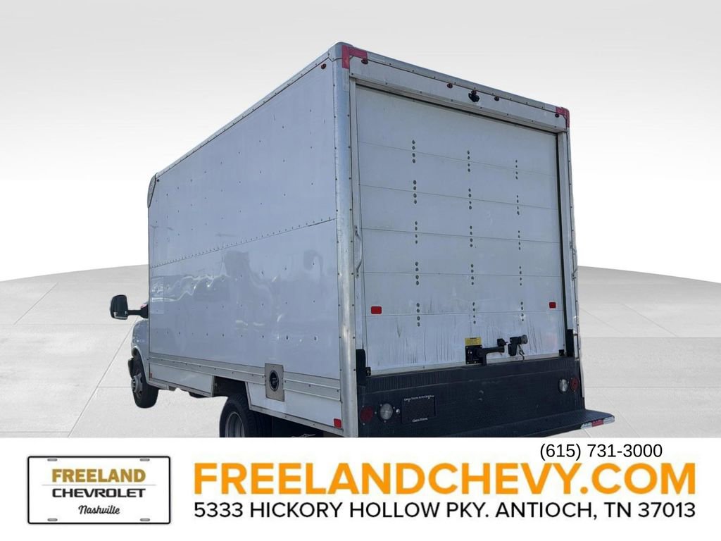 Used 2020 Chevrolet Express 3500 w/ Driver Convenience Package RWD image 4