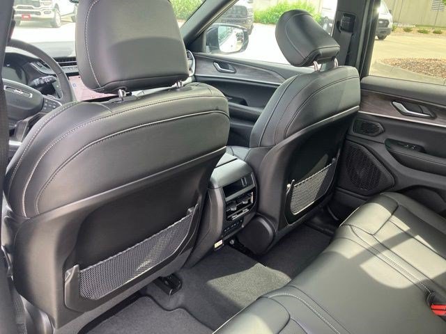 New 2026 Jeep Grand Cherokee Limited w/ Luxury Tech Group II AWD/4WD image 24