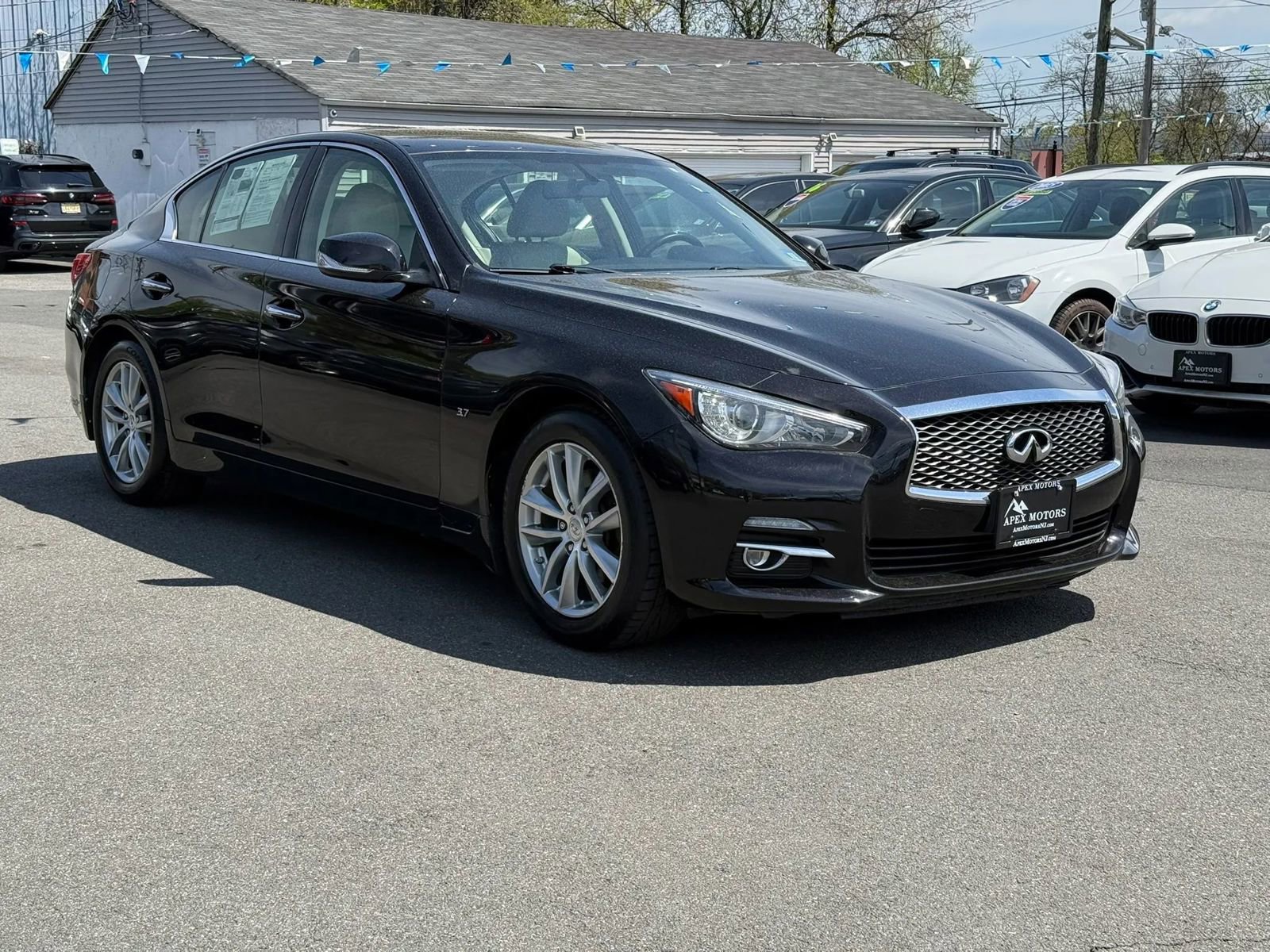Used 2014 INFINITI Q50 2.0t w/ Moonroof Package AWD/4WD image 3