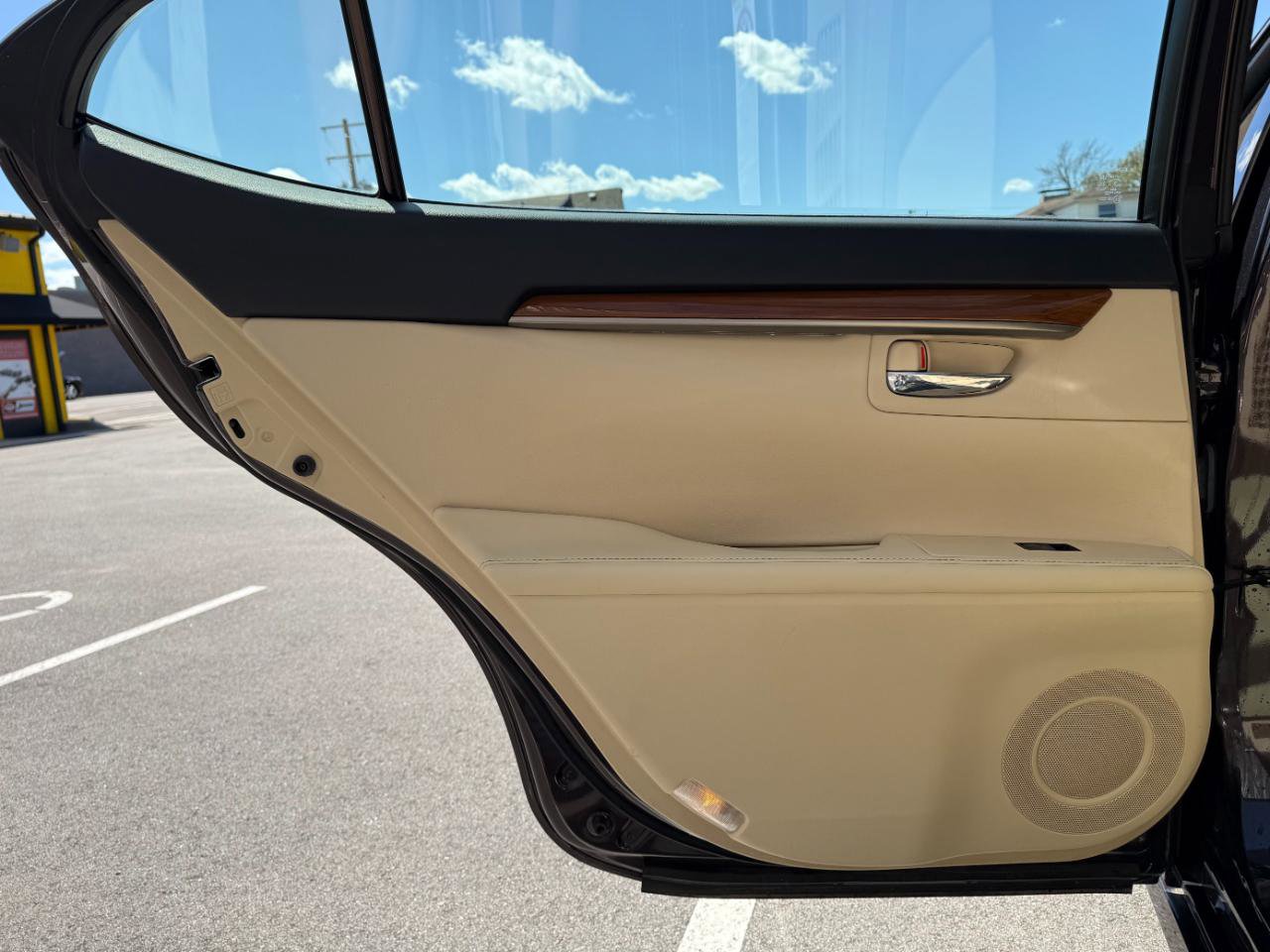 Used 2013 Lexus ES 300h w/ Luxury Pkg image 18