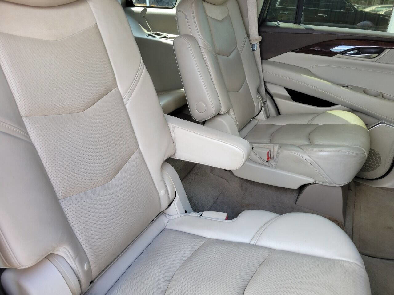 Used 2015 Cadillac Escalade Luxury RWD image 11