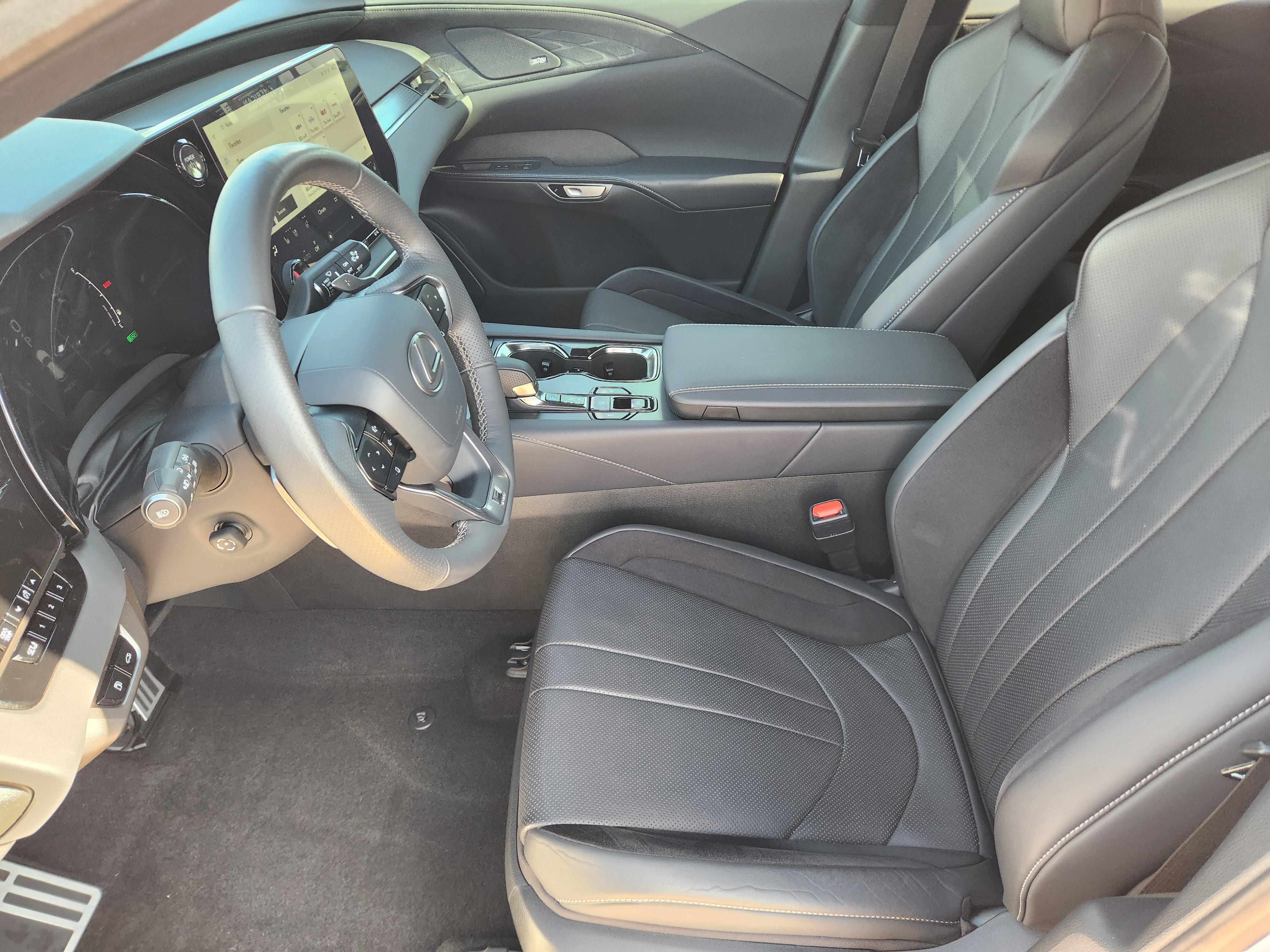 Used 2023 Lexus RX 500h F Sport w/ Cold Area Package AWD/4WD image 33