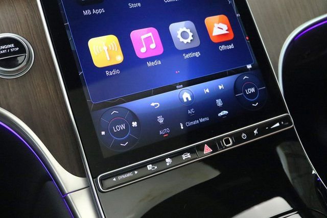 Used 2025 Mercedes-Benz GLC 350e 4MATIC w/ Driver Assistance Package image 30