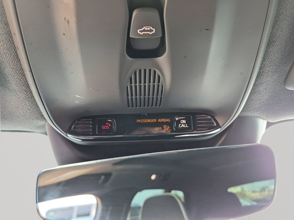 Used 2022 Volvo XC40 T5 R-Design w/ Advanced Package AWD/4WD image 42