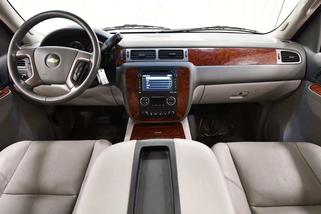 Used 2013 Chevrolet Avalanche LTZ AWD/4WD image 3