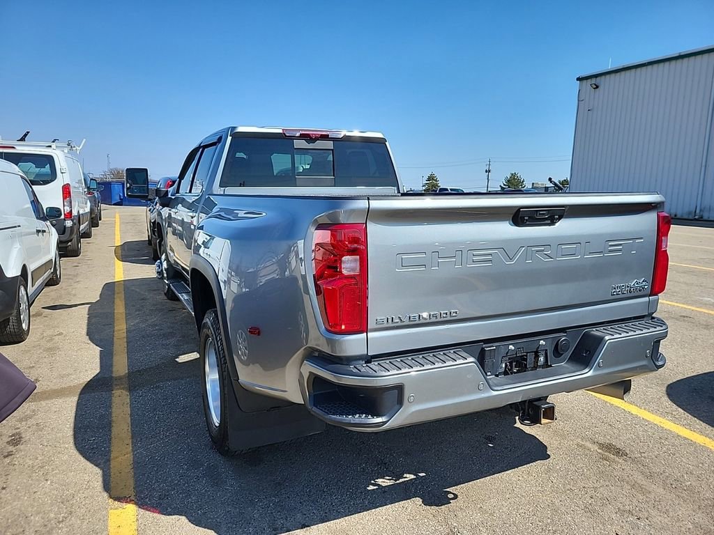 Used 2025 Chevrolet Silverado 3500 High Country w/ High Country Premium Package AWD/4WD image 6