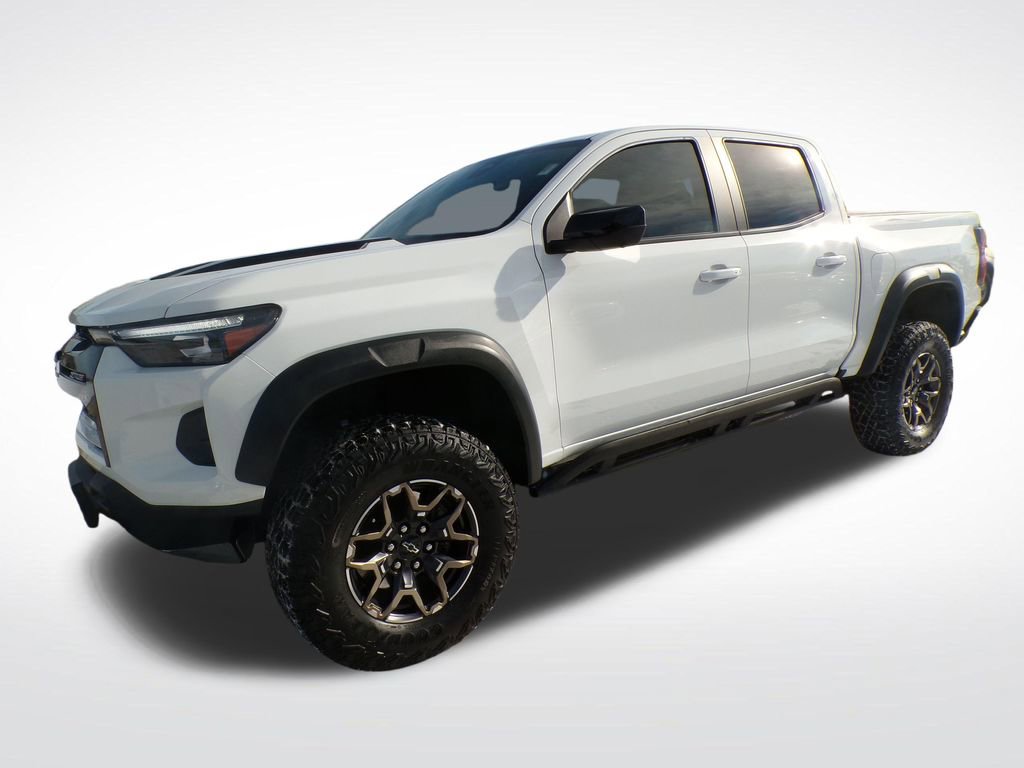 Used 2024 Chevrolet Colorado ZR2 w/ Technology Package AWD/4WD image 2