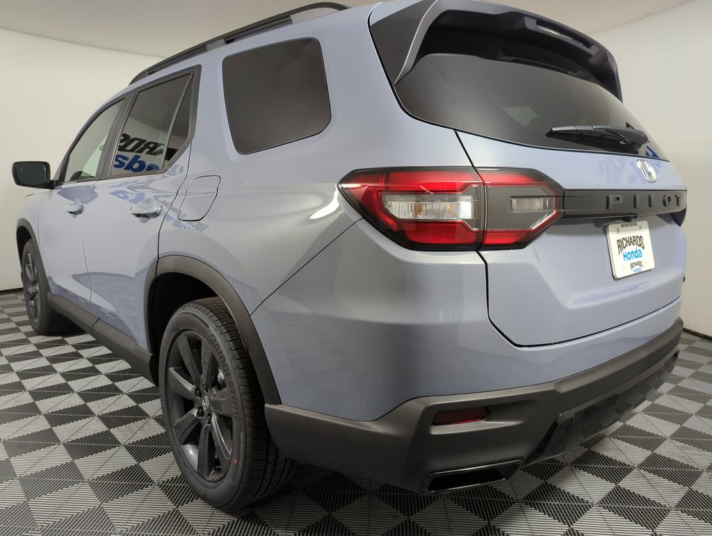 New 2026 Honda Pilot Sport image 3