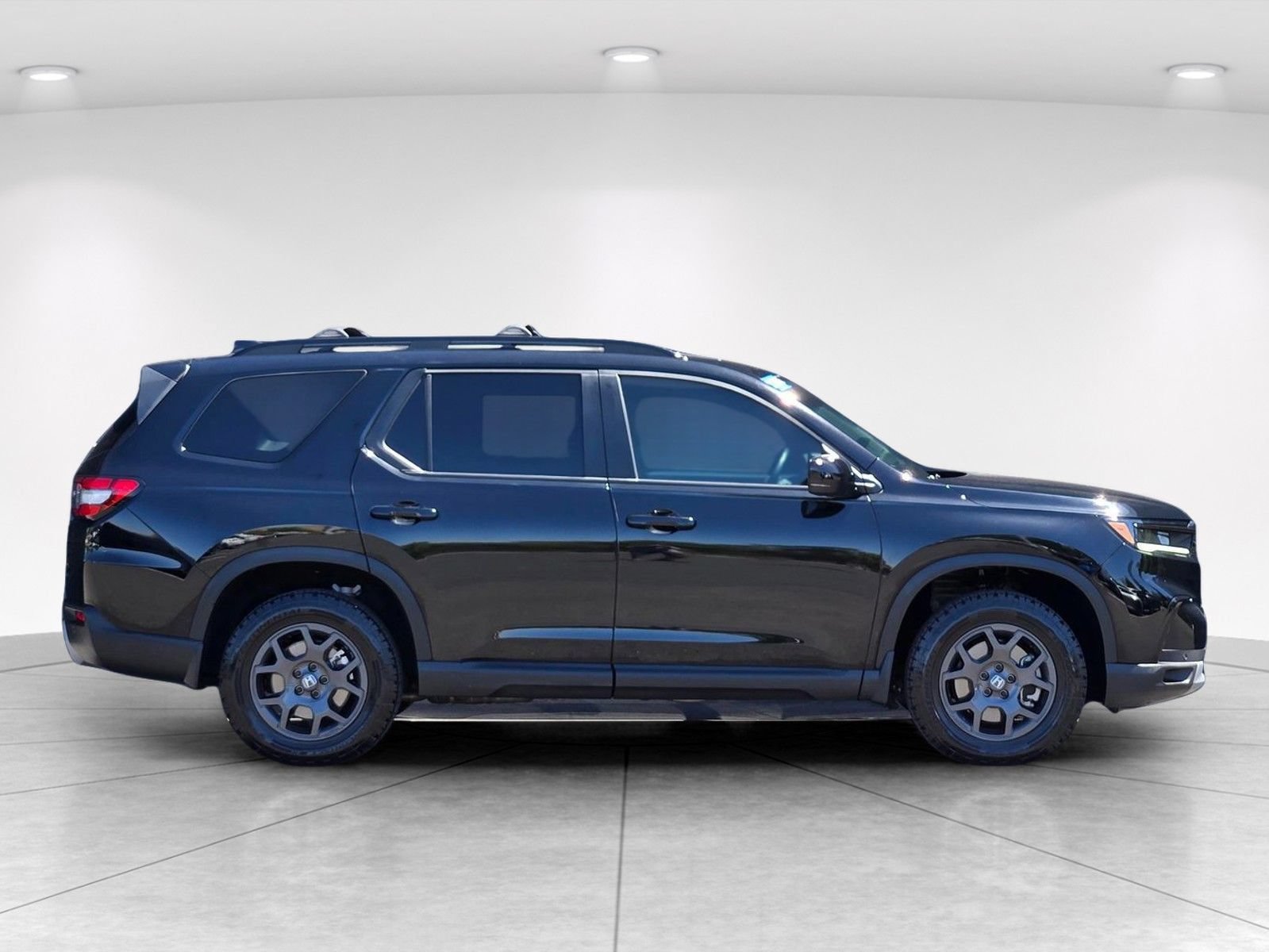 Used 2025 Honda Pilot TrailSport image 8