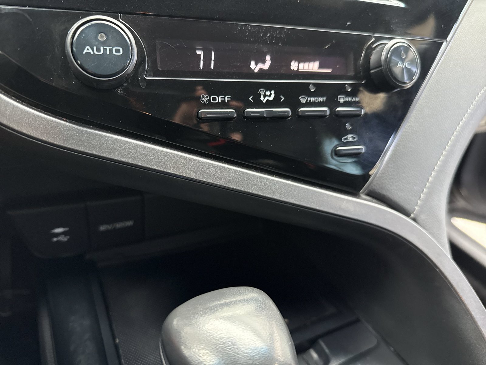 Used 2019 Toyota Camry SE FWD image 20