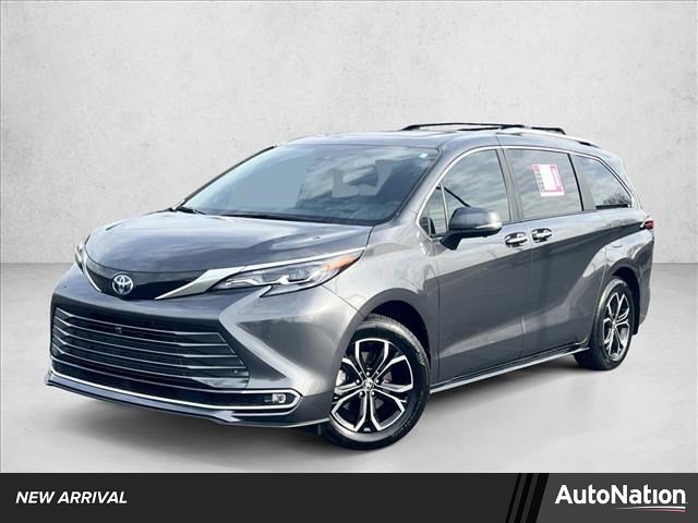 Used 2025 Toyota Sienna Platinum image 1