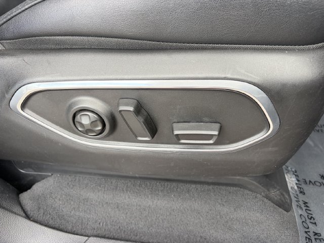 Used 2024 Jeep Wagoneer L Series II w/ Flexible Seating Group AWD/4WD image 12