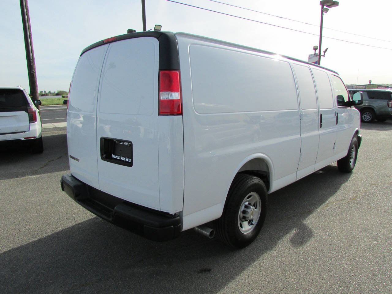 Used 2025 Chevrolet Express 2500 Extended w/ Communications Package RWD image 7