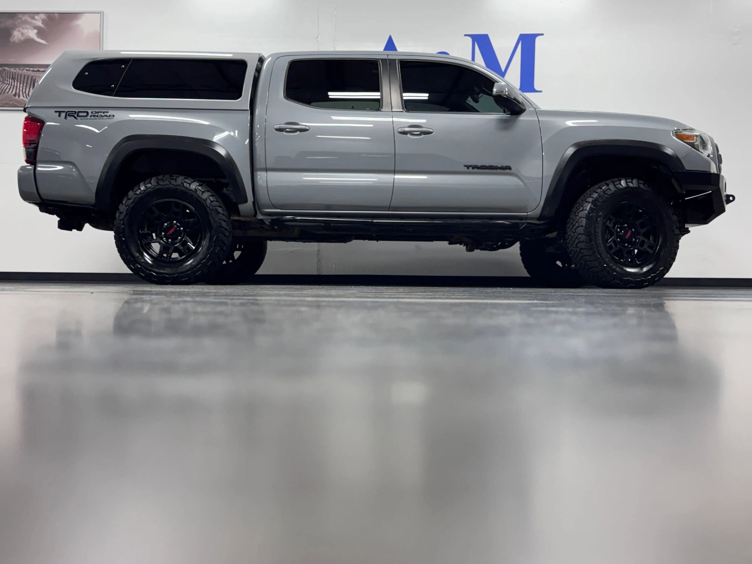 Used 2018 Toyota Tacoma TRD Off-Road image 3