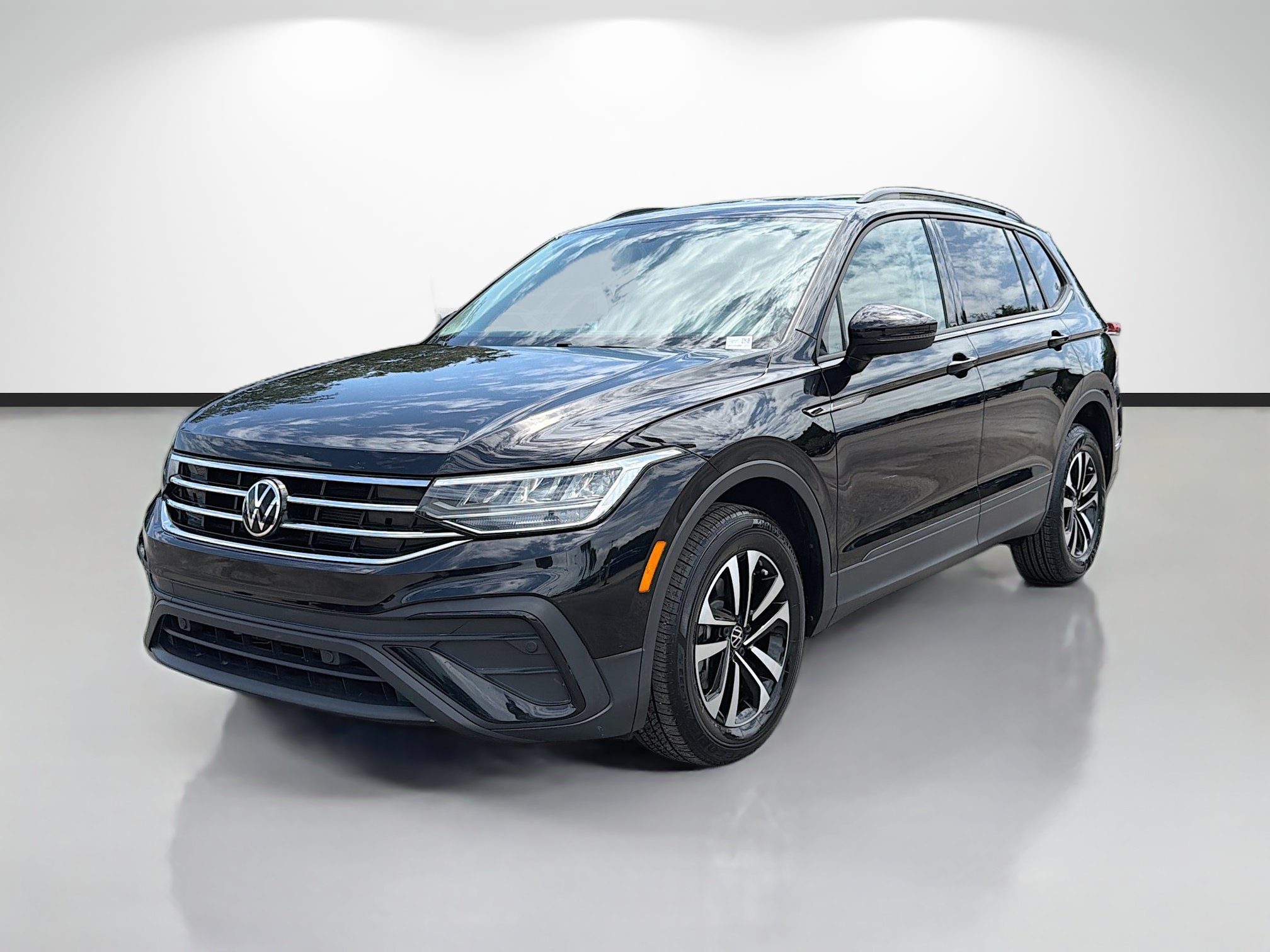 Used 2023 Volkswagen Tiguan S FWD image 7