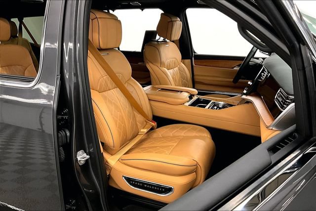 Used 2025 Jeep Grand Wagoneer L Series III w/ Rear-Seat Entertainment Group AWD/4WD image 8