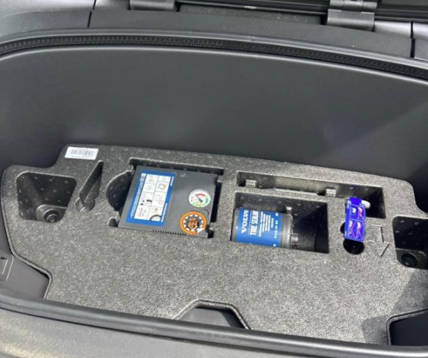 Certified 2023 Volvo XC40 Recharge Ultimate AWD/4WD image 18