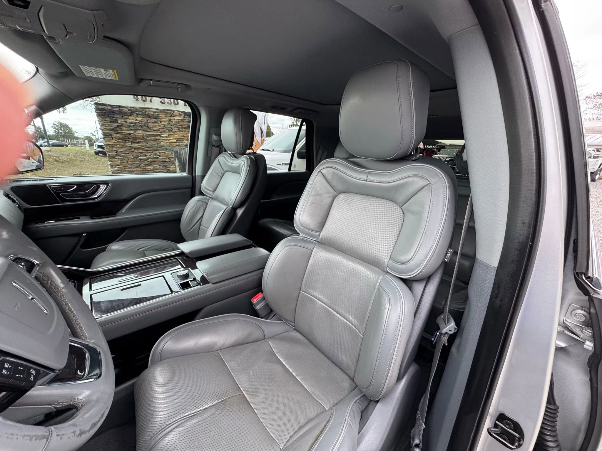 Used 2018 Lincoln Navigator Select w/ Technology Package AWD/4WD image 8