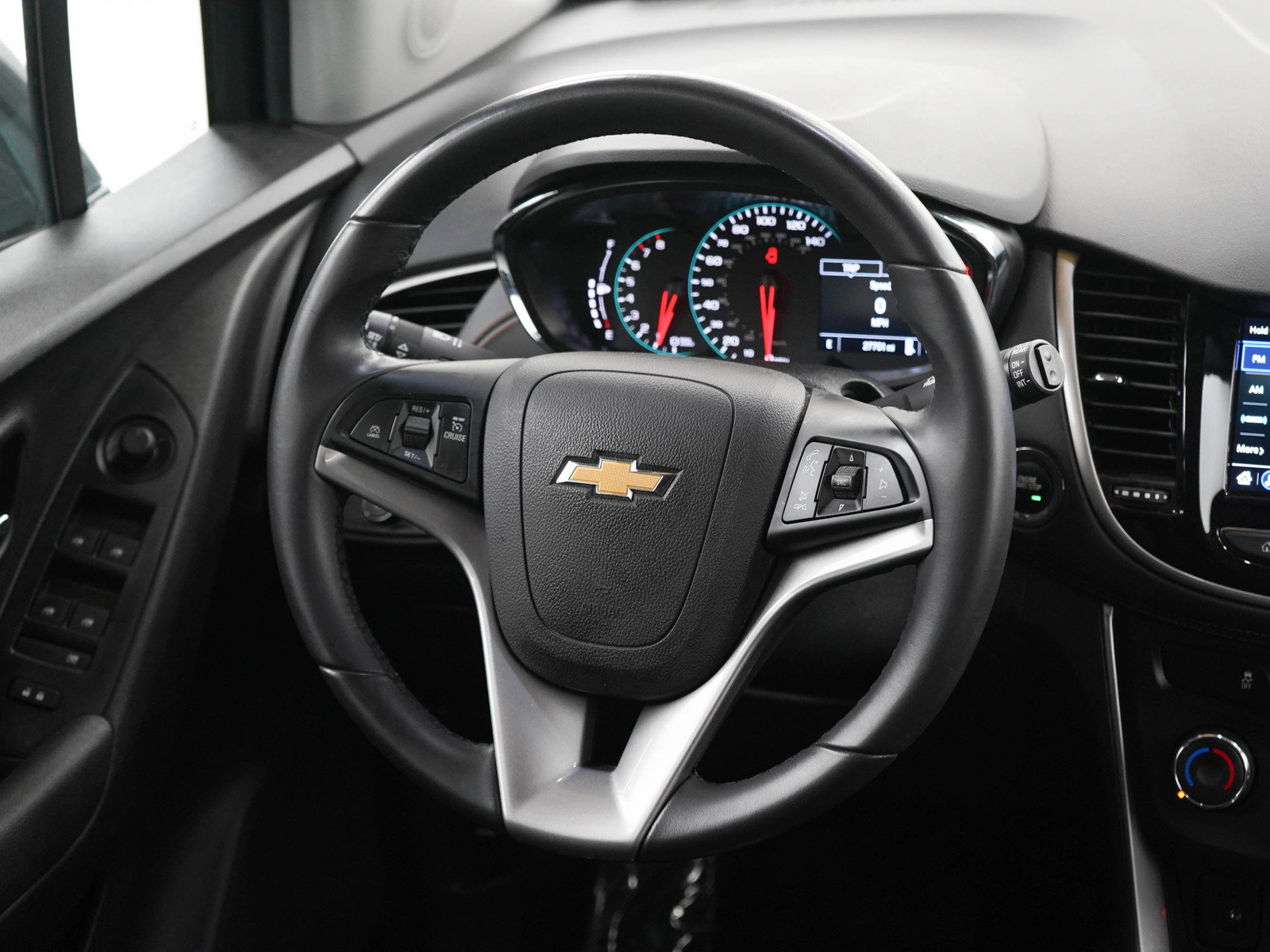 Used 2020 Chevrolet Trax LT w/ LT Convenience Package AWD/4WD image 14