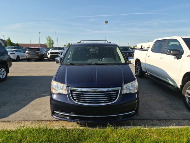 Used 2015 Chrysler Town & Country Touring-L w/ Driver Convenience Group FWD video 2