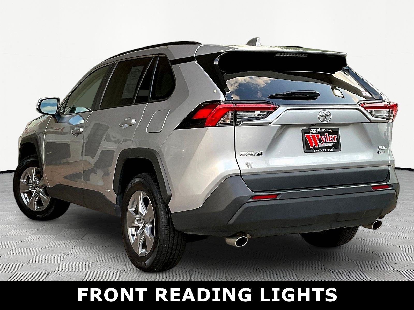 Used 2025 Toyota RAV4 XLE AWD/4WD image 4