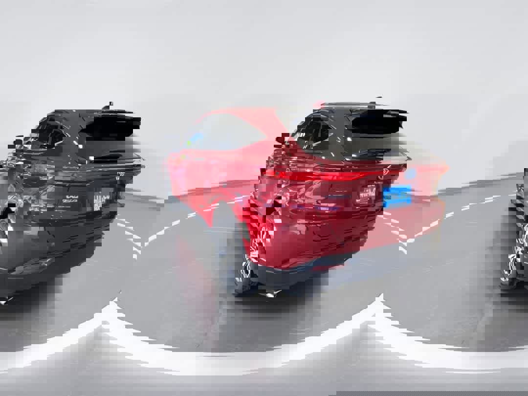 Used 2023 Toyota Venza LE image 6