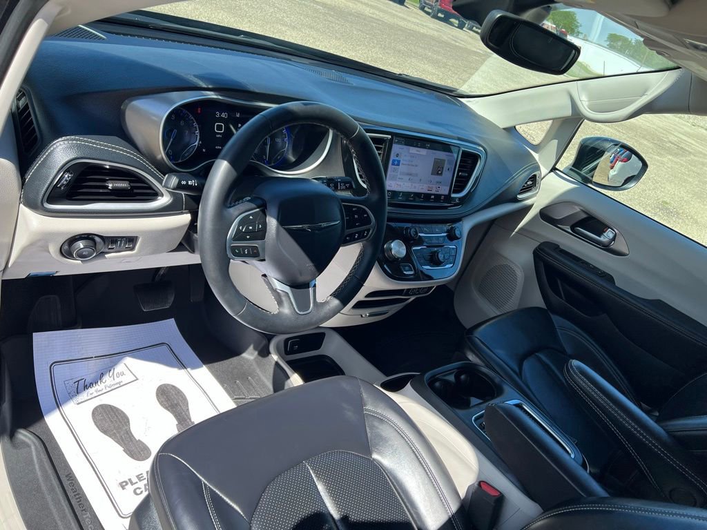 Used 2023 Chrysler Pacifica Touring-L FWD image 20
