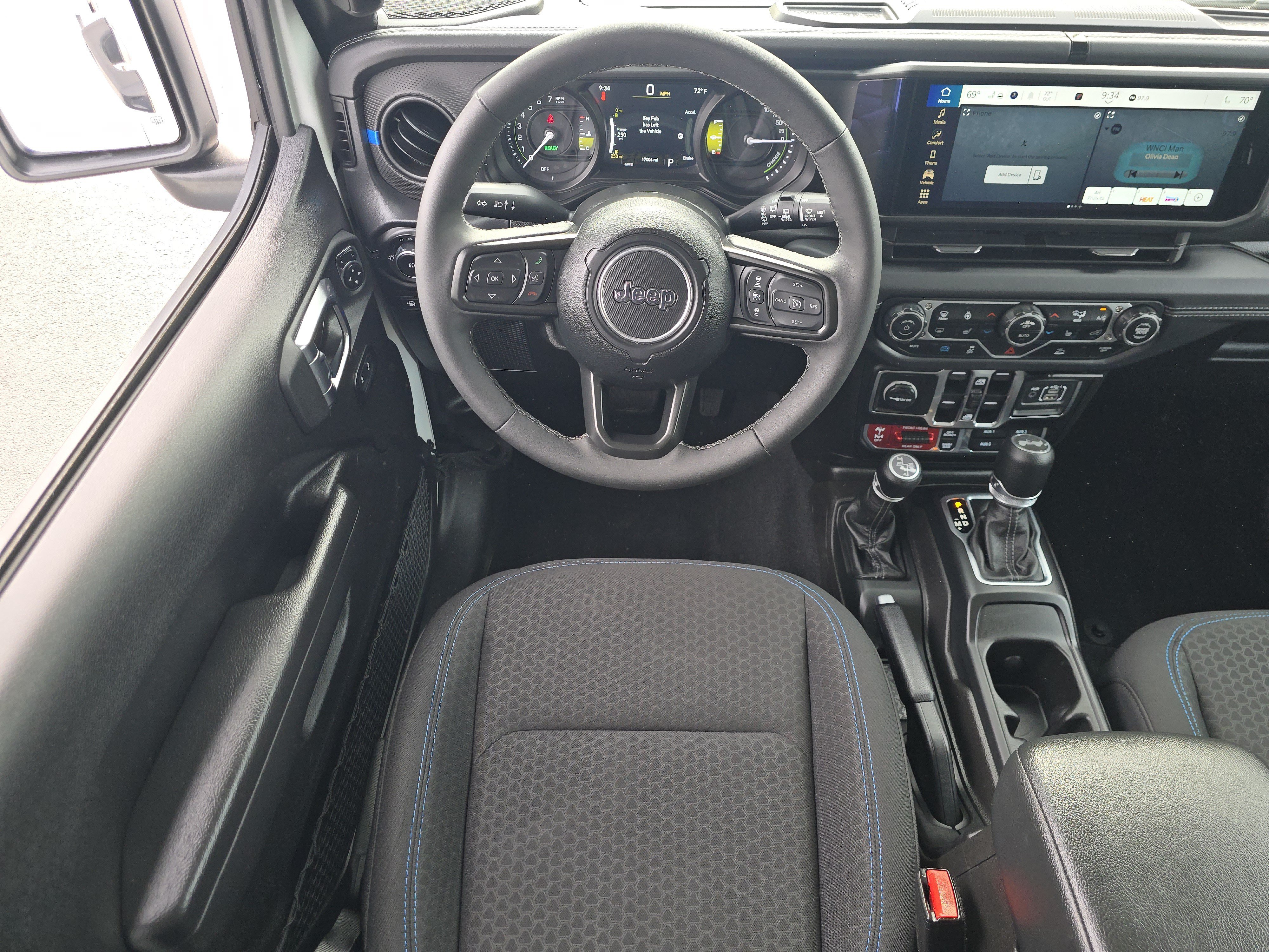 Used 2025 Jeep Wrangler Unlimited Rubicon 4xe w/ Convenience Group AWD/4WD image 21