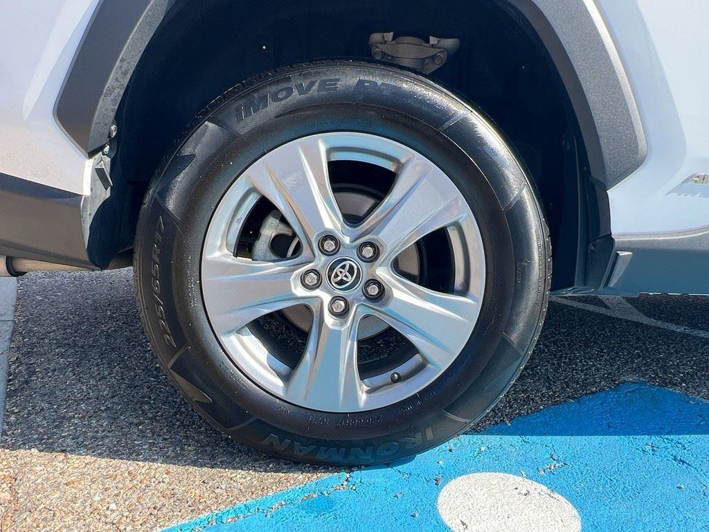 Used 2022 Toyota RAV4 XLE image 7