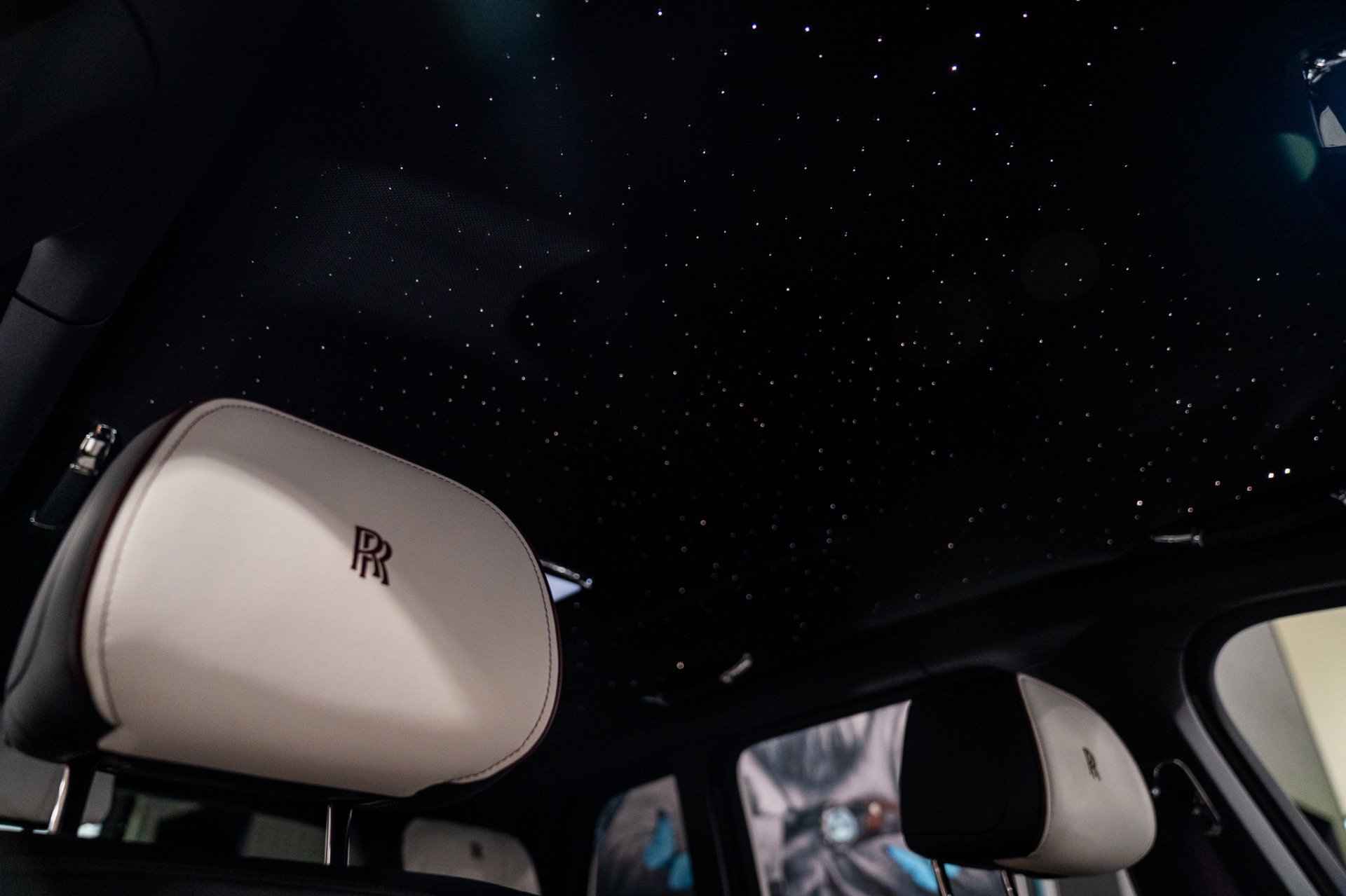 Used 2022 Rolls-Royce Cullinan Black Badge w/ Dark Exterior Package image 28
