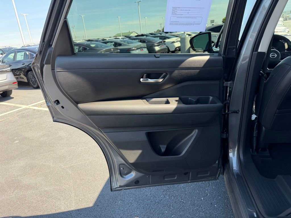 Used 2023 Nissan Pathfinder SL w/ Black Appearance Package FWD image 17