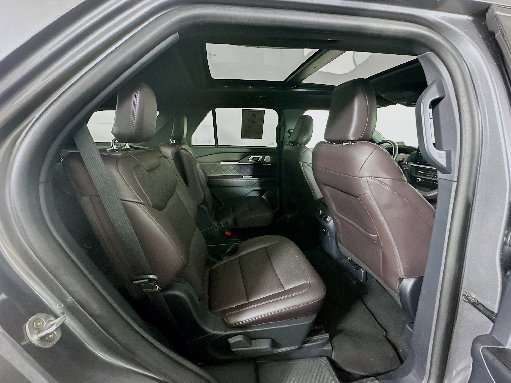 Used 2025 Ford Explorer Platinum w/ LUX Leather Package image 32