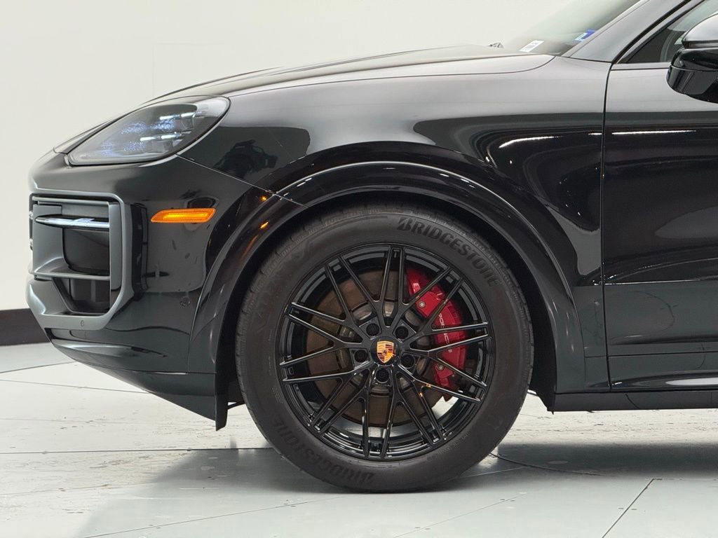 Used 2025 Porsche Cayenne S image 44