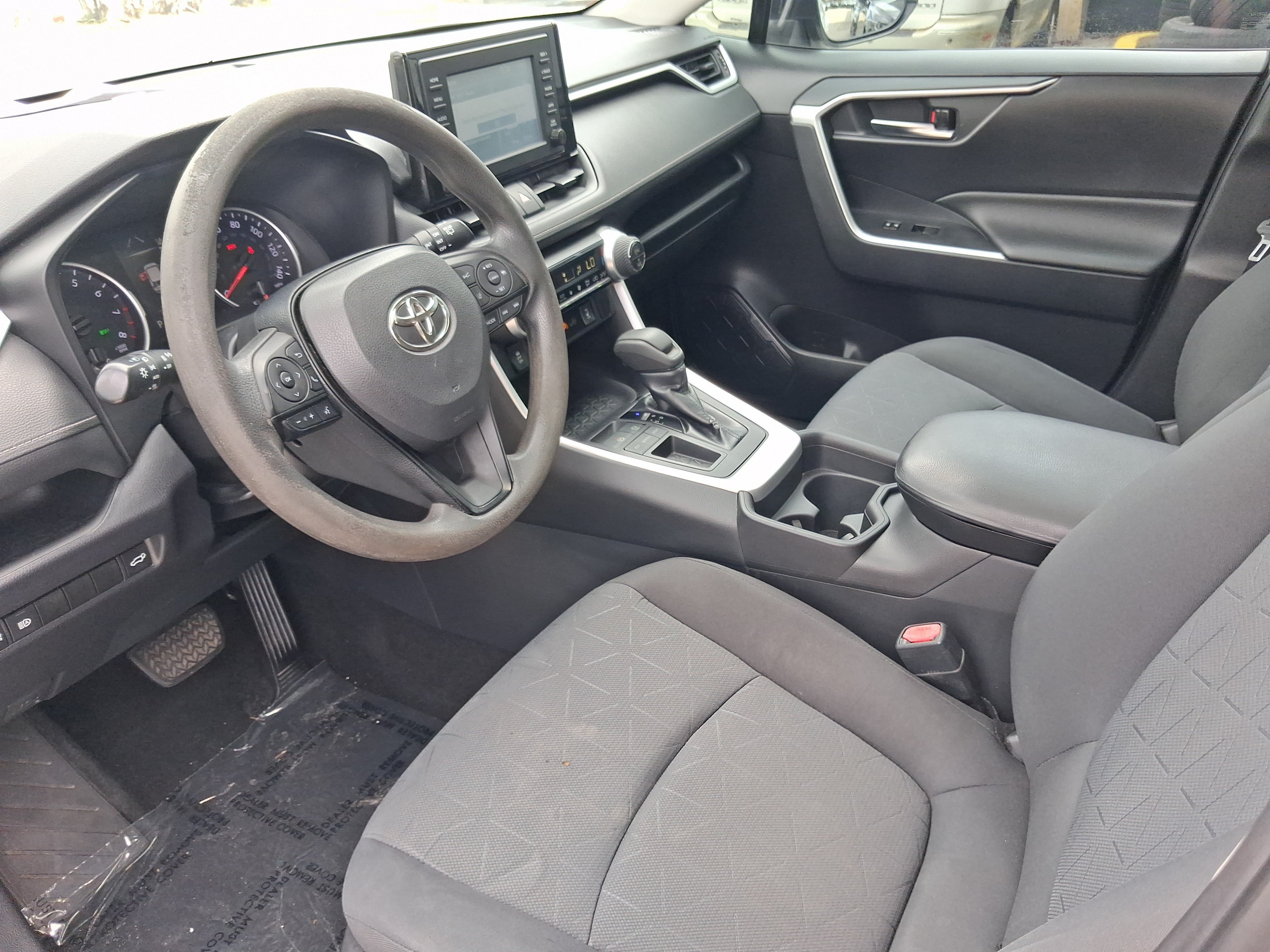 Used 2019 Toyota RAV4 XLE w/ Convenience Package FWD image 9