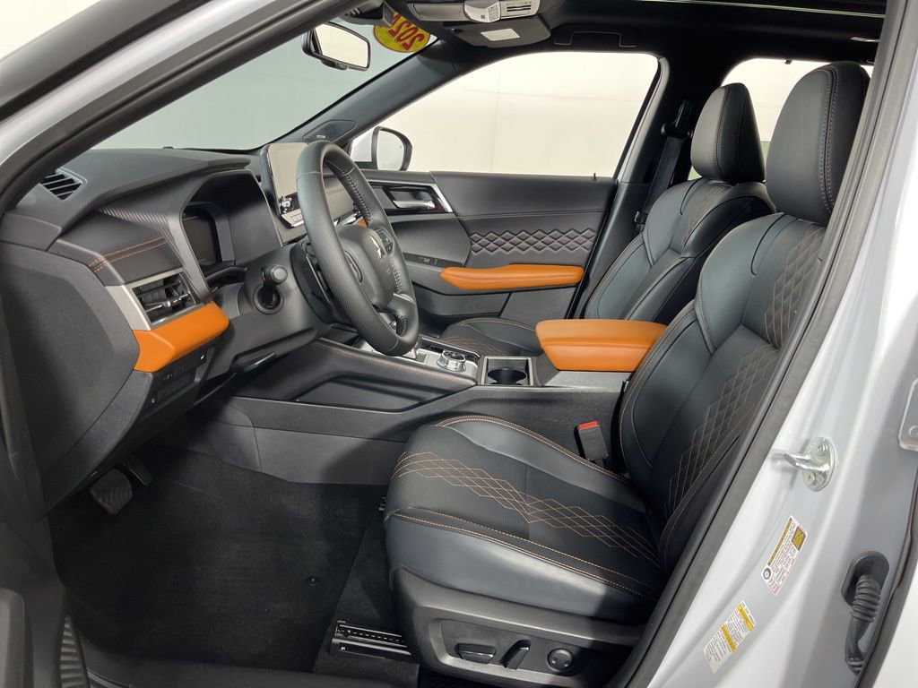 Used 2024 Mitsubishi Outlander SEL image 24