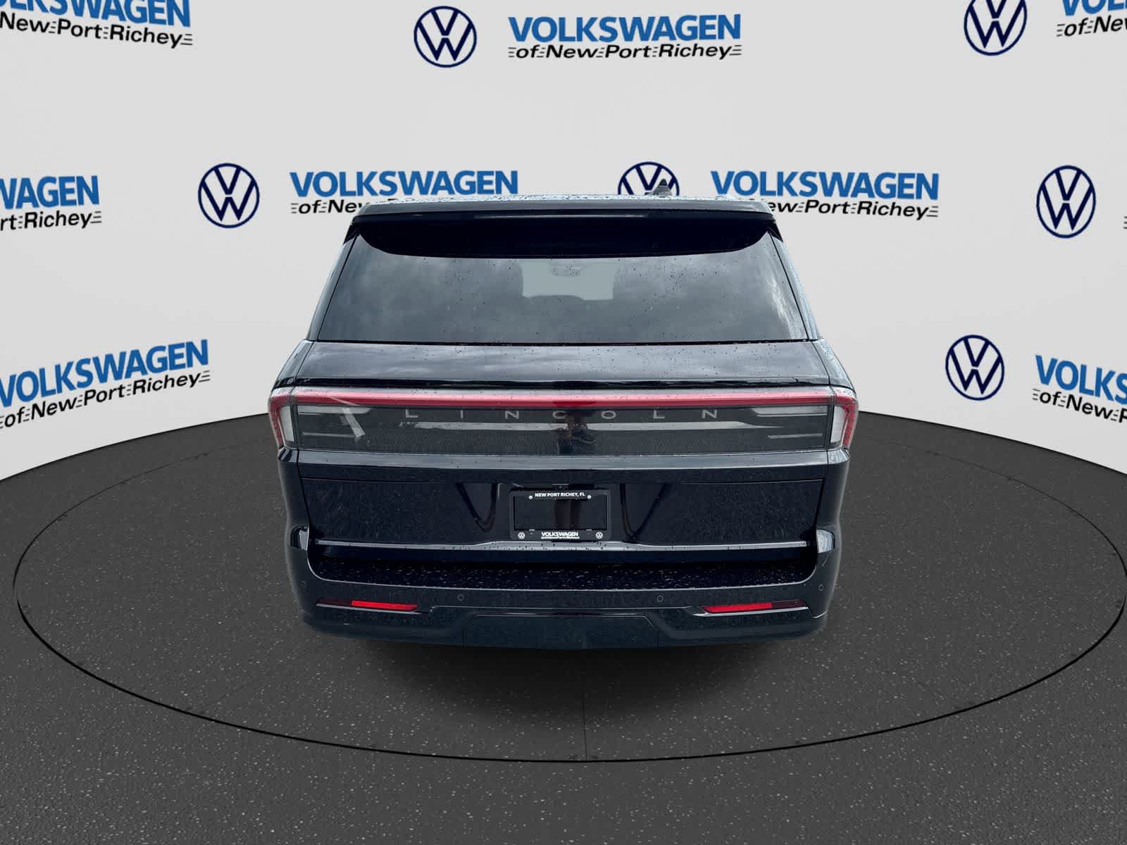 Used 2025 Lincoln Navigator Reserve AWD/4WD image 13