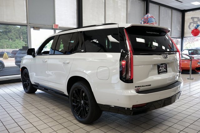 Used 2024 Cadillac Escalade Sport Platinum w/ LPO, ONYX Package image 7