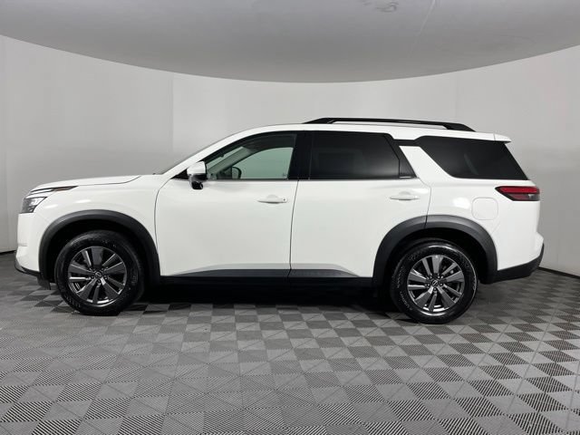 Used 2025 Nissan Pathfinder SV FWD image 7