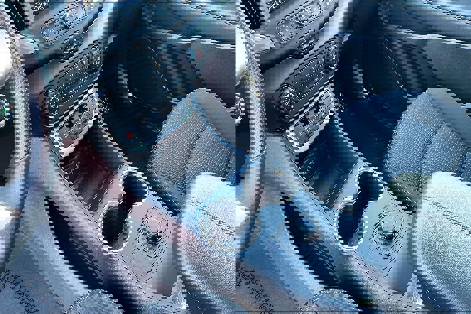 Used 2022 GMC Terrain SLE image 16