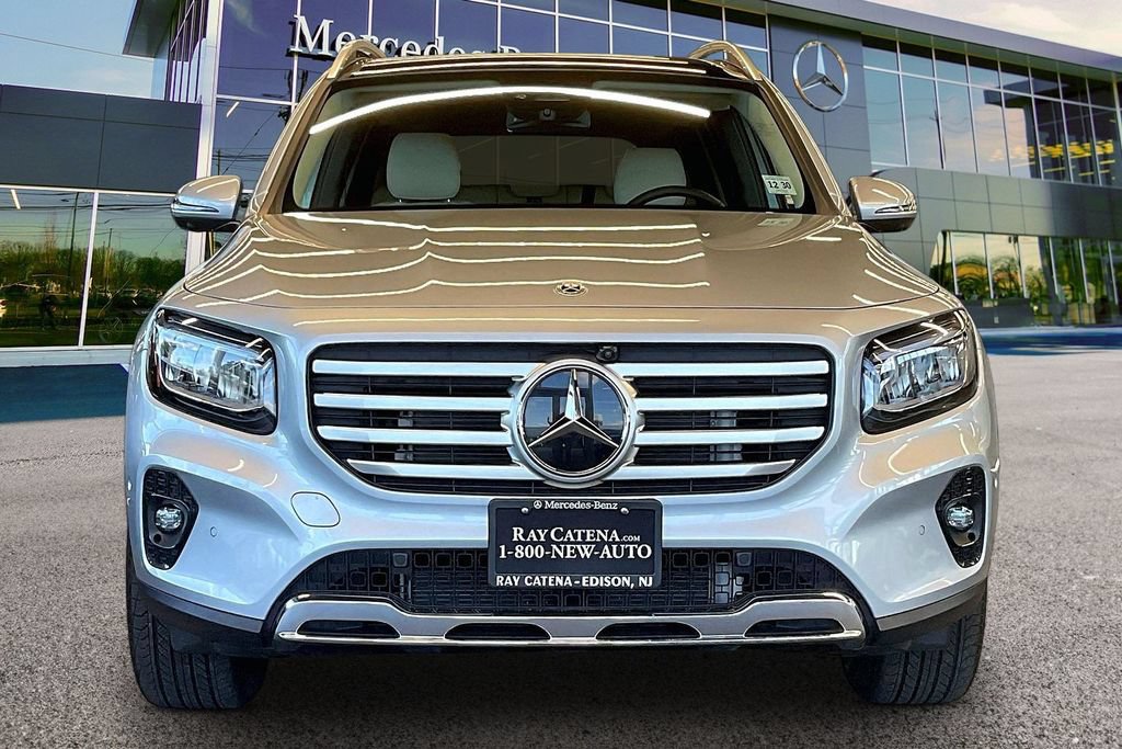 Used 2026 Mercedes-Benz GLB 250 4MATIC image 2