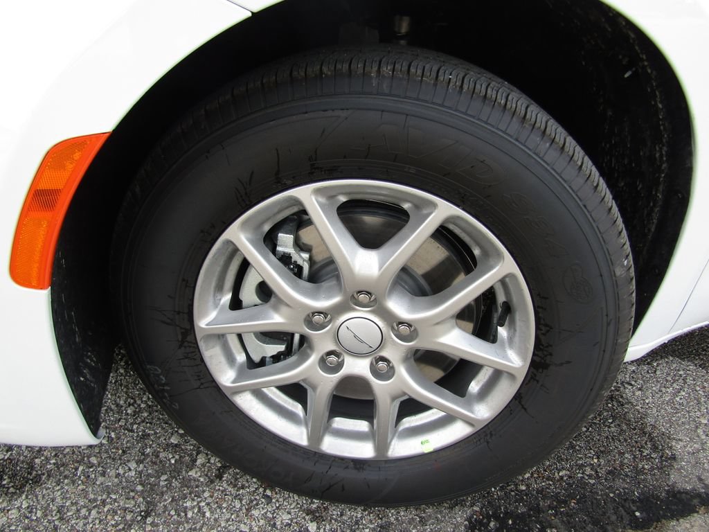 New 2027 Chrysler Pacifica Select FWD image 27