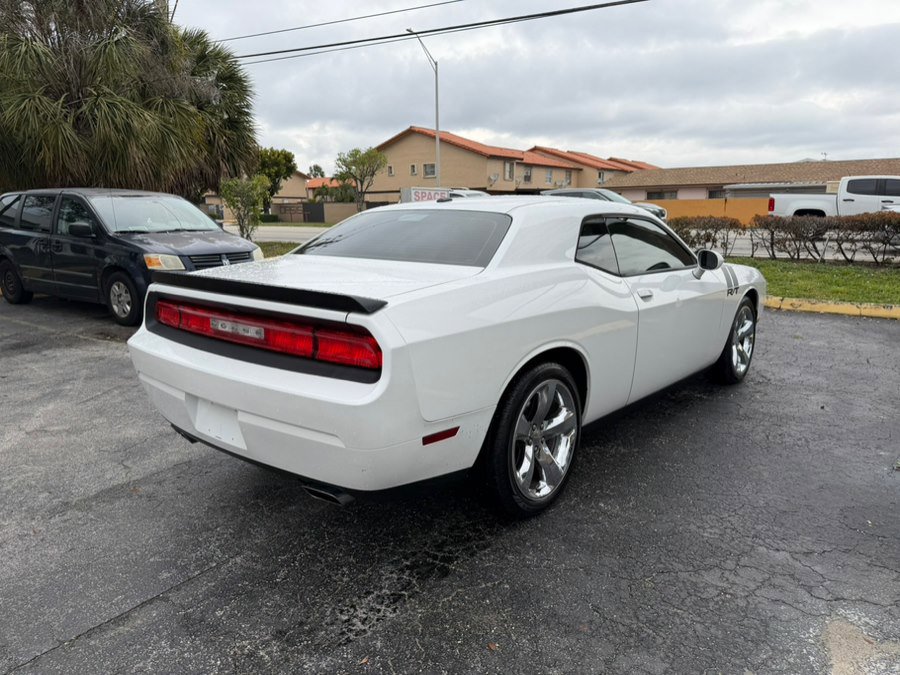Used 2014 Dodge Challenger R/T RWD image 5